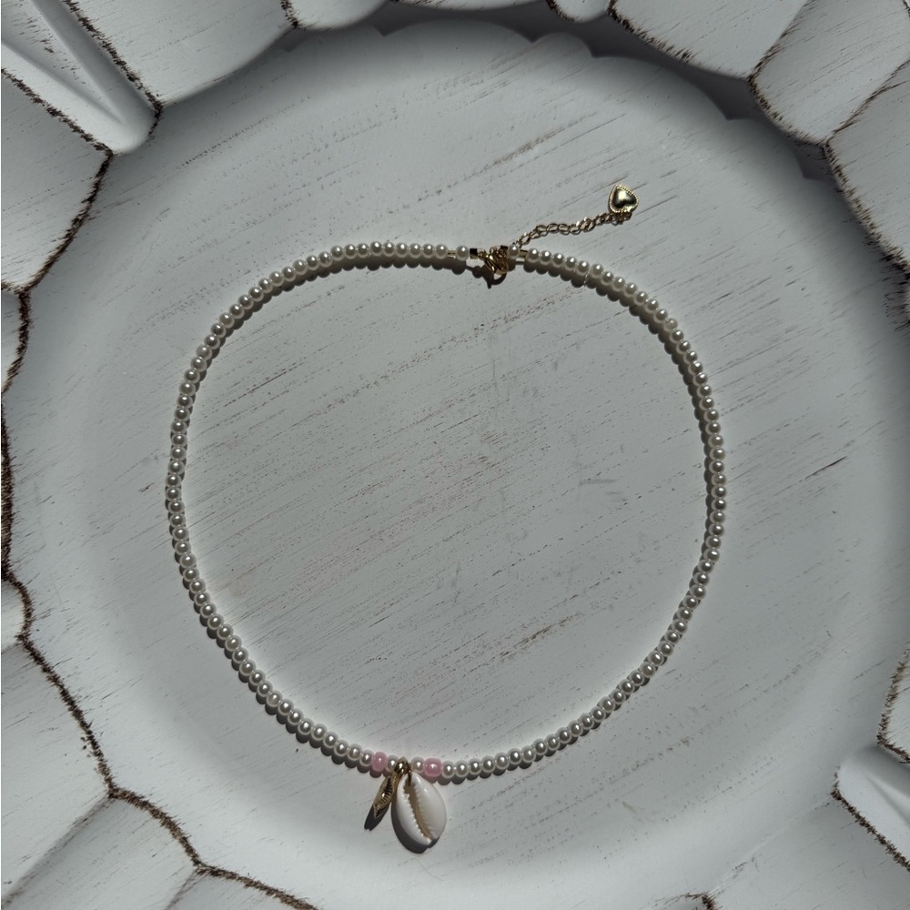 Gold and White Pearl Necklace with Shell Pendant - Picture 3 of 3